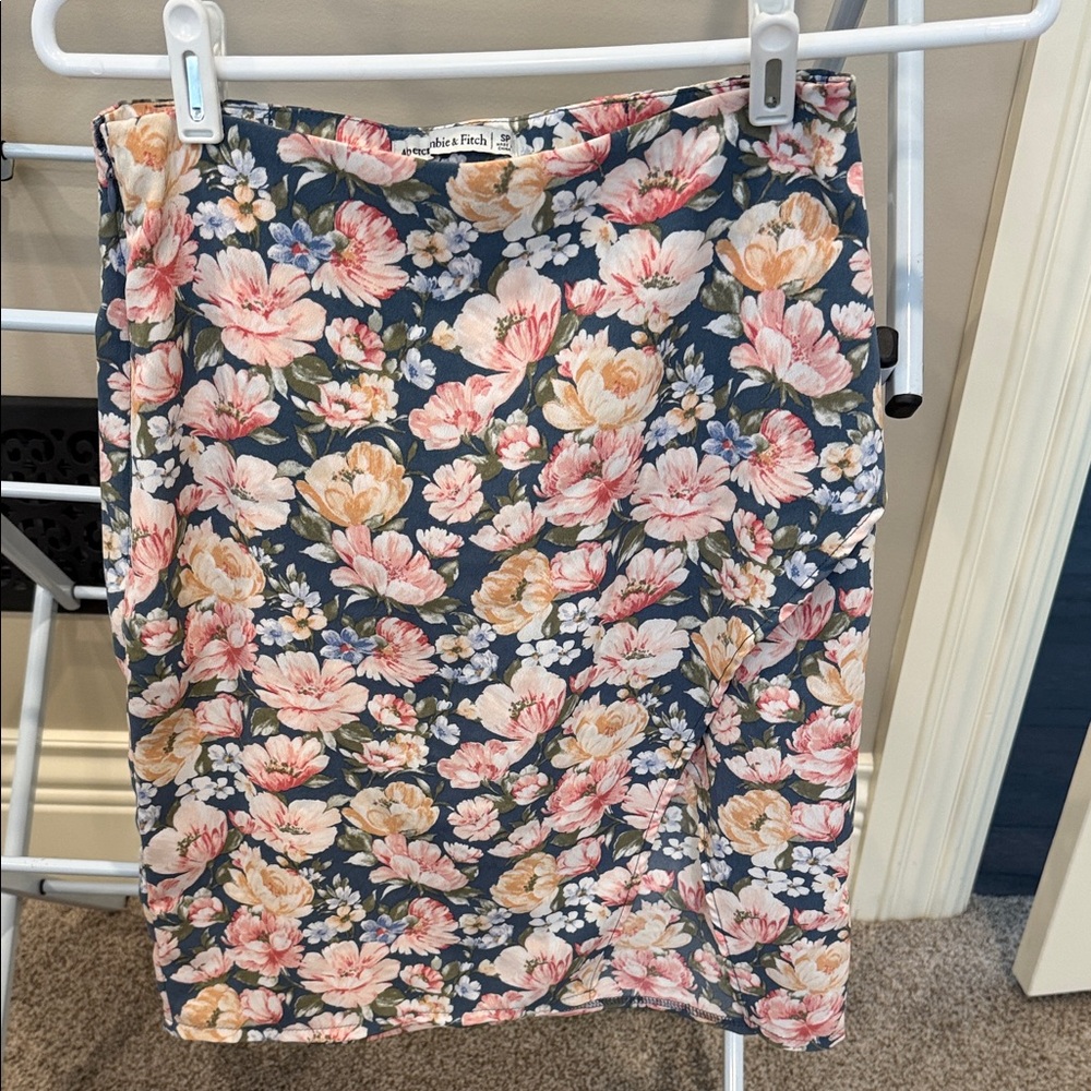 Abercrombie & Fitch Floral Pencil Skirt